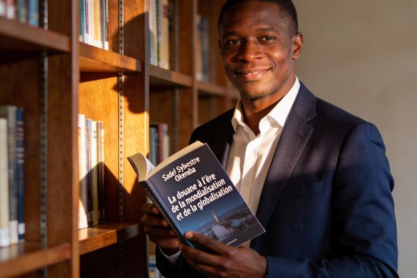 Livre – Sadel Sylvestre Okemba publie « La douane à l’ère de la mondialisation et de la globalisation »